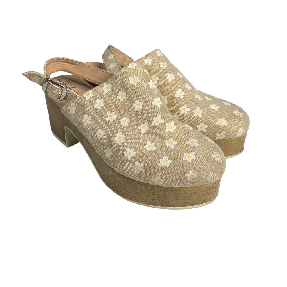 No Boundaries women size 9 canvas cloth with daisies chunky heel clog mules.